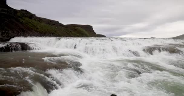 Guffoss Falls Ijsland Gimbal Video Panning Recht Slow Motion — Stockvideo