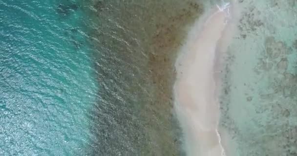 Повітряний Зеніт Дивиться Каріббовий Білий Пісок Атол Мілководної Бірюзової Води — стокове відео