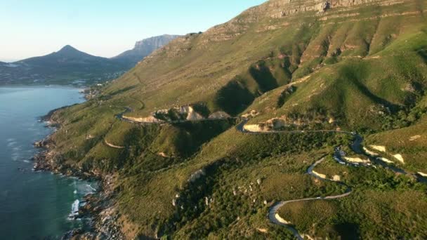 Winding Mountain Roads Coast Chapmans Peak Cape Town Sunset Aerial — Stok video