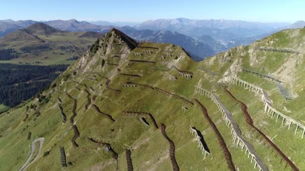 Wetsverbauungen Alpen Lawinebarrières Zwitserse Bergen Ouvrages Paravalanches Suisse — Stockvideo