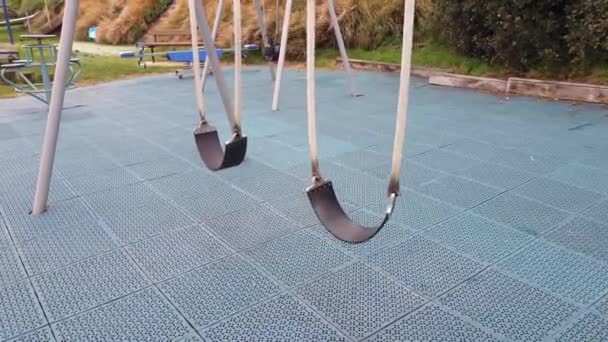 Kid Empty Swings Swaying Swinging Breeze Empty Playground Safety Matting — Stok video