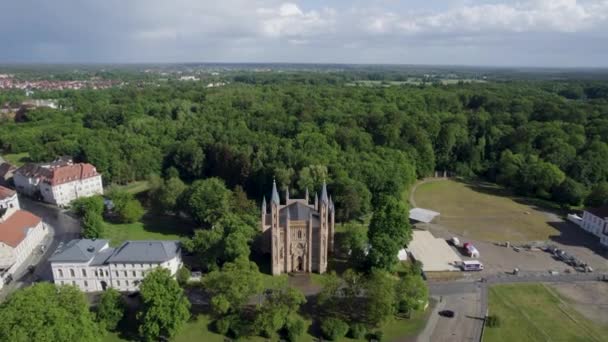 Drone Shot Schlosskirche Church Green Forest Neustrelitz Germany — Stockvideo