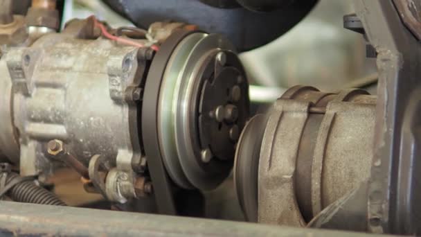 Alternator Tractor Engine Turning Closeup Shot — Vídeos de Stock
