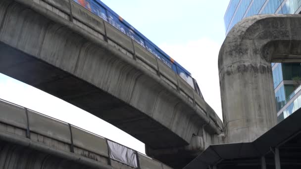 Bts Skytrain Binari Sopraelevati Attraverso Bangkok City Trasporti Pubblici Massa — Video Stock