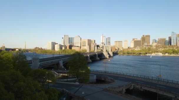 Pedestal Reveals Downtown Boston Longfellow Bridge Clear Summer Day — Stock Video