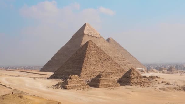 Пейзаж Вид Пирамиды Пустыни Города Позади Пирамиды Гизы Каир Египет — стоковое видео