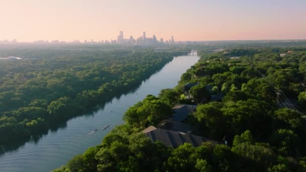 Equipe Remo Town Lake Com Austin Texas Skyline Durante Nascer — Vídeo de Stock