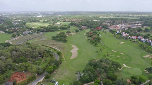 Luftaufnahme Des Pete Dye Signature Golfplatzes Romana Karibik — Stockvideo