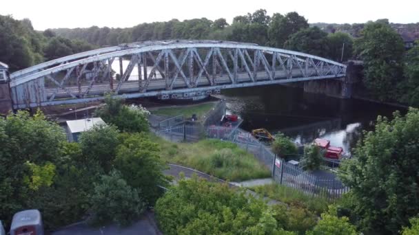 Aerial View Peaceful Manchester Ship Canal Swing Bridge Warrington England — Stockvideo