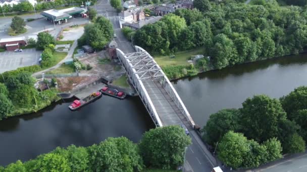 Luchtfoto Birdseye Uitzicht Wilderspool Manchester Schip Kanaal Swing Brug Warrington — Stockvideo