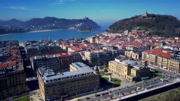 Increíble Tiro Dron Sobre Casco Antiguo San Sebastin Donde Podemos — Vídeos de Stock