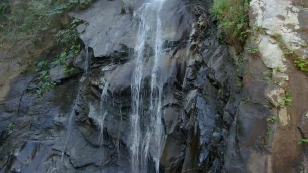 Wasser Fließt Hinunter Zur Felsenklippe Von Cascada Yelapa Jalisco Mexiko — Stockvideo