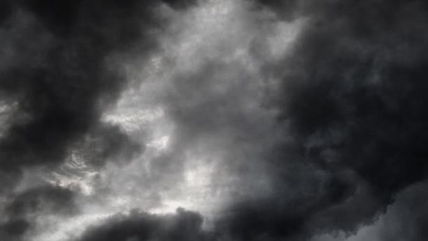 Punto Vista Una Tormenta Mueve Dentro Oscuras Nubes Cumulonimbus Gris — Vídeos de Stock