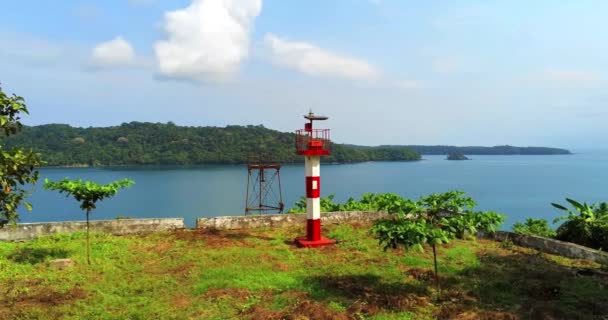 Circling Beacon Passing Tree Ponta Mina Prince Island Sao Tome — ストック動画