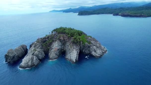 Flying Santana Islet Santana Sao Tome Africa — ストック動画