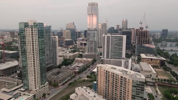 Fly Austin Downtown Parallax Drone Footage — ストック動画