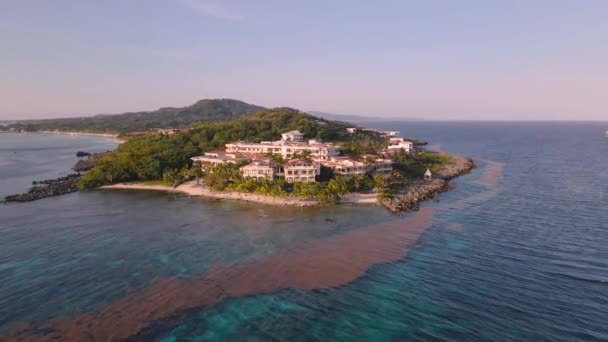 Güzel Roatan Adası Honduras Insansız Hava Aracı Görüntüleri Yörünge — Stok video