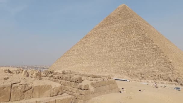 Estalishing Shot Majestic Pyramid Khufu Sunny Day Panning Shot Egypt — Vídeo de Stock