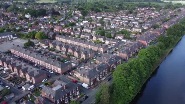 Aerial View Flying Wealthy Cheshire Real Estate Housing Property Descending — Vídeos de Stock