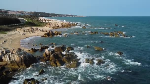 Breathtaking Aerial Shot Coastline Vietnam Waves Hit Rocks Rising Water — Wideo stockowe