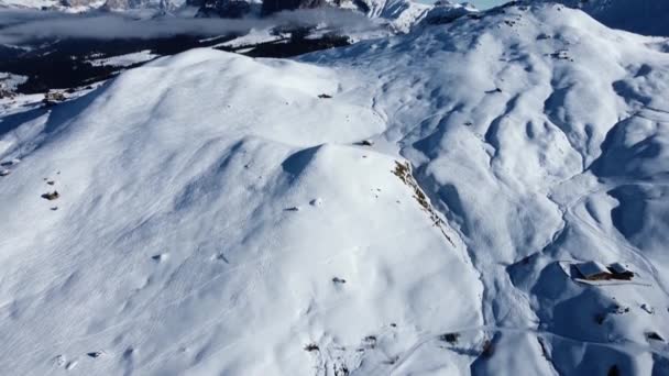 Short Pan Shot Winter Season Italian Dolomites Slowly Revealing Sassolungo — Stockvideo