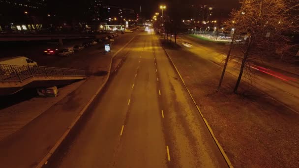 Timelapse Tráfico Nocturno Coches Autopista Urbana Helsinki Finlandia — Vídeos de Stock