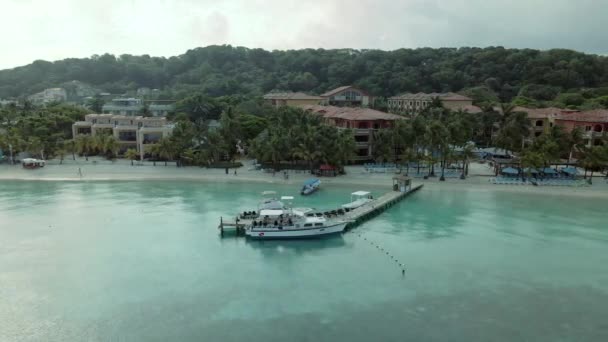 Volare Lungo Spiaggia West Bay Roatan — Video Stock