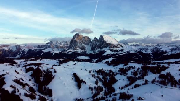 Flying Alpe Siusi Italian Dolomites Late Afternoon Hours — Vídeos de Stock