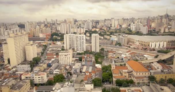 Lotnictwo Leci Kierunku Miejskiego Boiska Sportowego Dzielnicy Sao Paulo Czas — Wideo stockowe