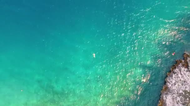 Few People Swimming Remote Beach Blue Sea Croatia Aerial — Vídeo de Stock