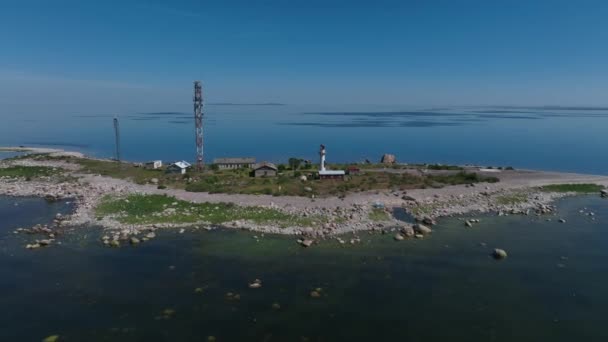 Drone Πλησιάζει Φάρο Vaindloo Από Δυτικά Εσθονία — Αρχείο Βίντεο