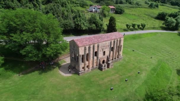 Drone Flying Backwards Revealing Old Pre Romanic Church Green Natural — Stok video