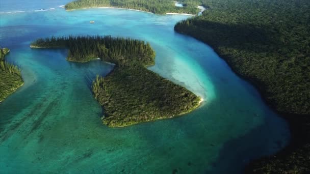 Slow Aerial Tilt Revealing Horizon Small Islands Oro Bay Isle — Vídeos de Stock