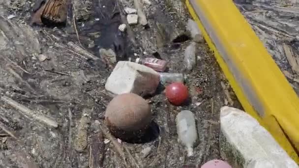 Close Shot River Debris Trapped Yellow Floating Boom — 图库视频影像