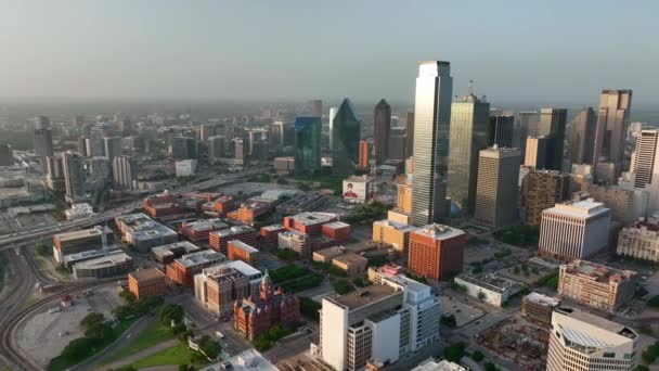 Downtown Dallas Texas Skyline Aerial Pan Magic Golden Hour Light — Stok video