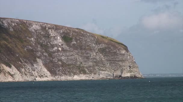 Уайт Халк Скалы Поднимающиеся Океана Курорте Swanage Bay Английском Графстве — стоковое видео