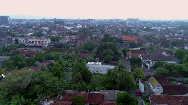 Yogyakarta Şehrindeki Yerleşim Yerlerinde Bir Nın Yavaşça Ilerlerken Görüntüsü Görülüyor — Stok video