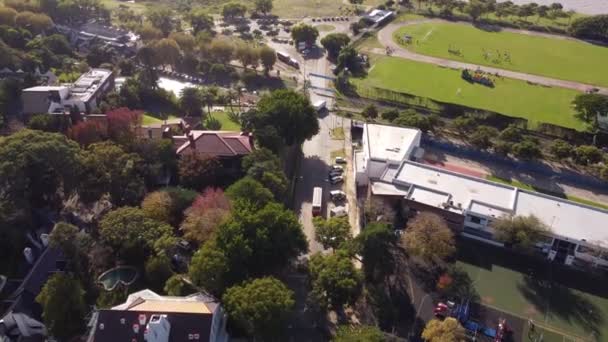 Aerial Birds Eye Shot School Bus Arriving College School Buenos — 图库视频影像