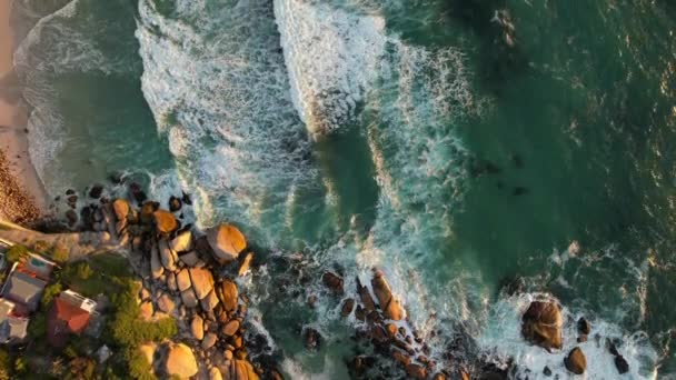 Aerial Top View Beautiful Turquoise Blue Ocean Camps Bay Beach — Video Stock