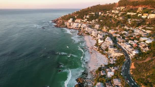 Clifton Beachfront Hotels Overlooking Turquoise Ocean Sunset Cape Town Aerial — Wideo stockowe