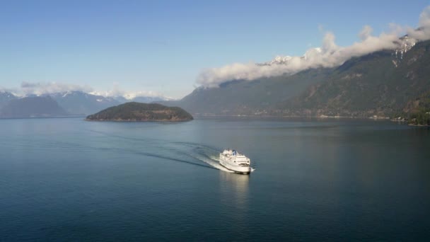 Ferry Boat Carrying Passengers Cruising Howe Sound Bowyer Island West — ストック動画