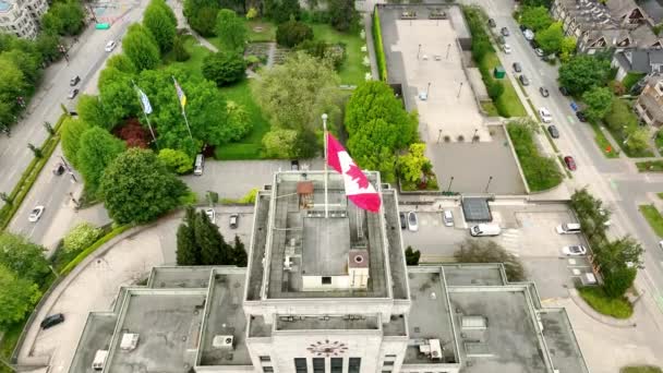 Vancouver Town Hall Canadian Flag Its Rooftop Daytime Vancouver Canada — Stock videók