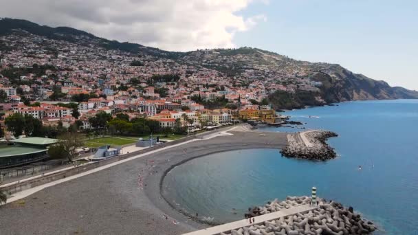 Vista Aérea Paisagem Cidade Dos Turistas Que Encontram Praia Funchal — Vídeo de Stock