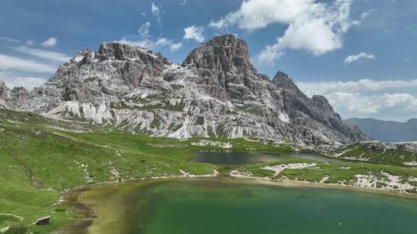 Beautiful Lakes Dolomites Mountains Tre Cime Lavaredo Three Famous Mountain — Vídeo de Stock