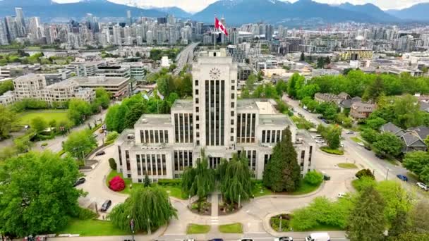 Vancouver City Hall Skyline Downtown Vancouver Background Canada Aerial Pullback — Stockvideo
