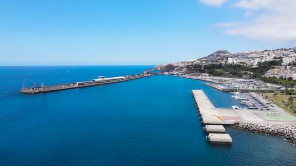 포르투갈의 마데이라 대서양 항구를 오른쪽으로 바라본 — 비디오
