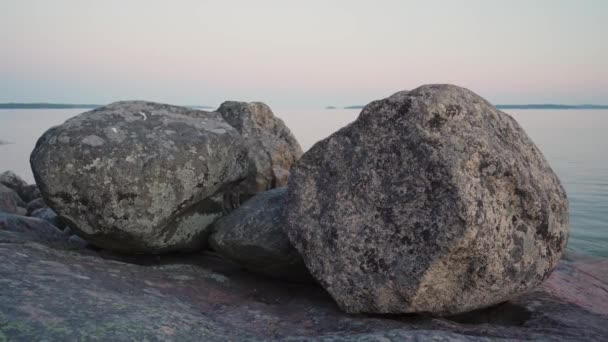 Rocce Sulla Riva Subito Dopo Tramonto Serata Estiva — Video Stock