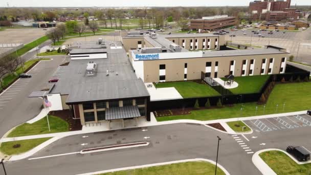 Aerial Orbit View Beaumont Behavioral Health Center Building Dearborn Michigan — Video Stock