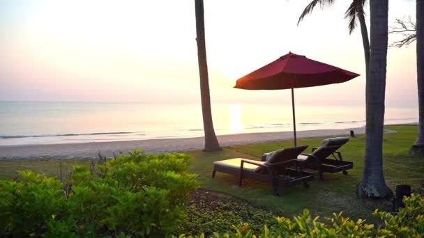 Scene Beautiful Tropical Beach Sea Sunset Umbrella Deckchair Lounge Holiday — 图库视频影像