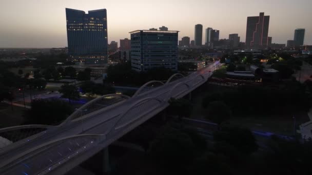Luftaufnahme Der Skyline Von Fort Worth Morgengrauen Westliche Siebte Brücke — Stockvideo